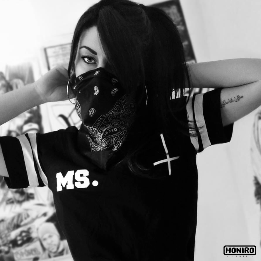 Jersey «MS.» con croce rovesciata · dettaglio