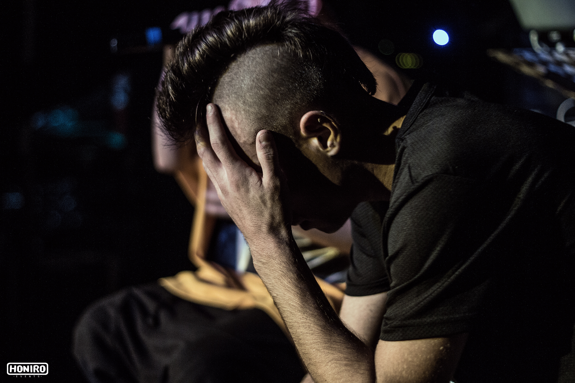 Backstage · Mostro raccolto dopo il concerto